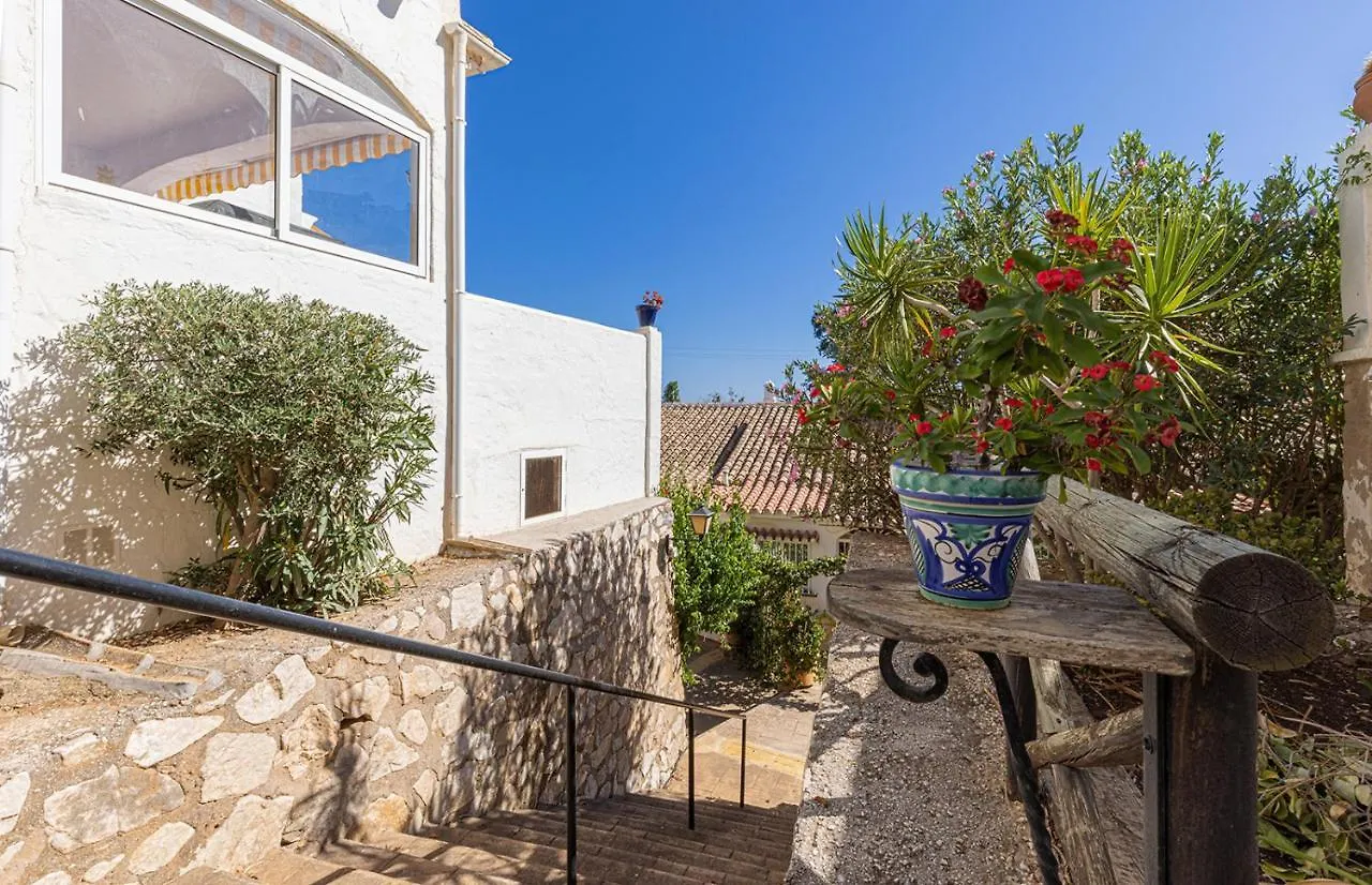 Chalet Quaint 2 Bedroom Townhouse With Pool Close To Sea! Benalmadena